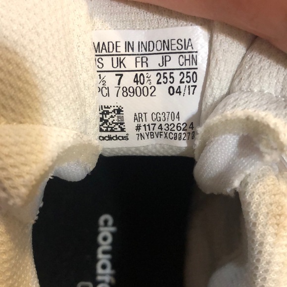 white adidas - Picture 5 of 6